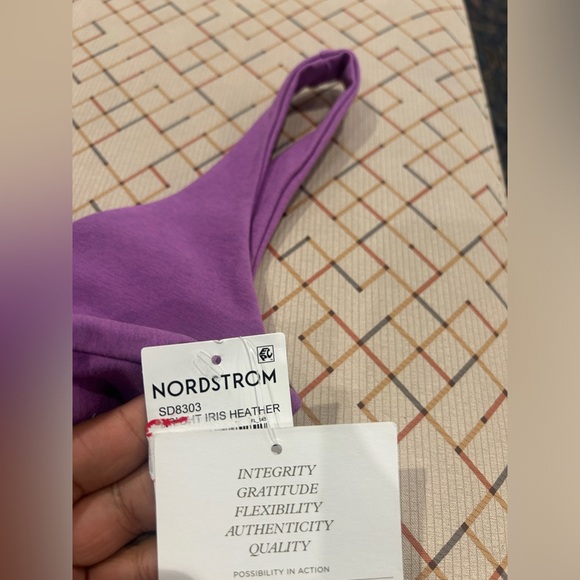 New with tags Beyond Yoga size small sports bra lilac color machine washable - Picture 2 of 4